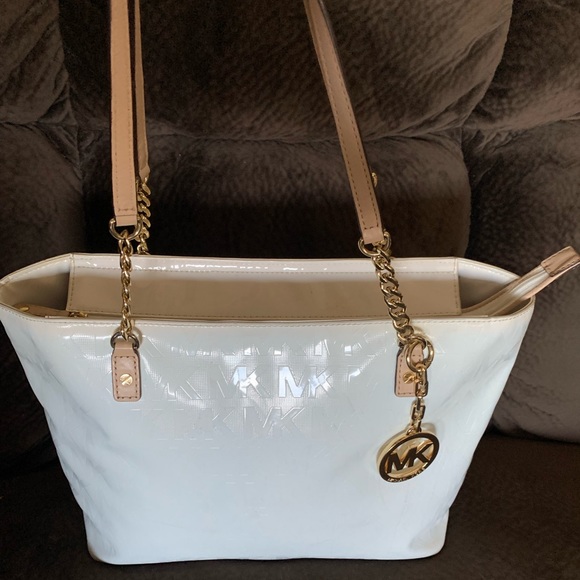 Michael Kors Handbags - EUC CUTE MK ZIPPERED SHOULDER BAG 16x10